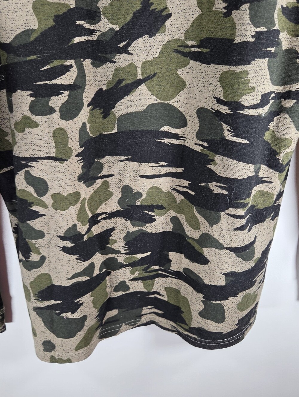 🆕️ Carhartt Women's Camo Long Sleeve Logo Graphic T-Shirt - Picture 11 of 11